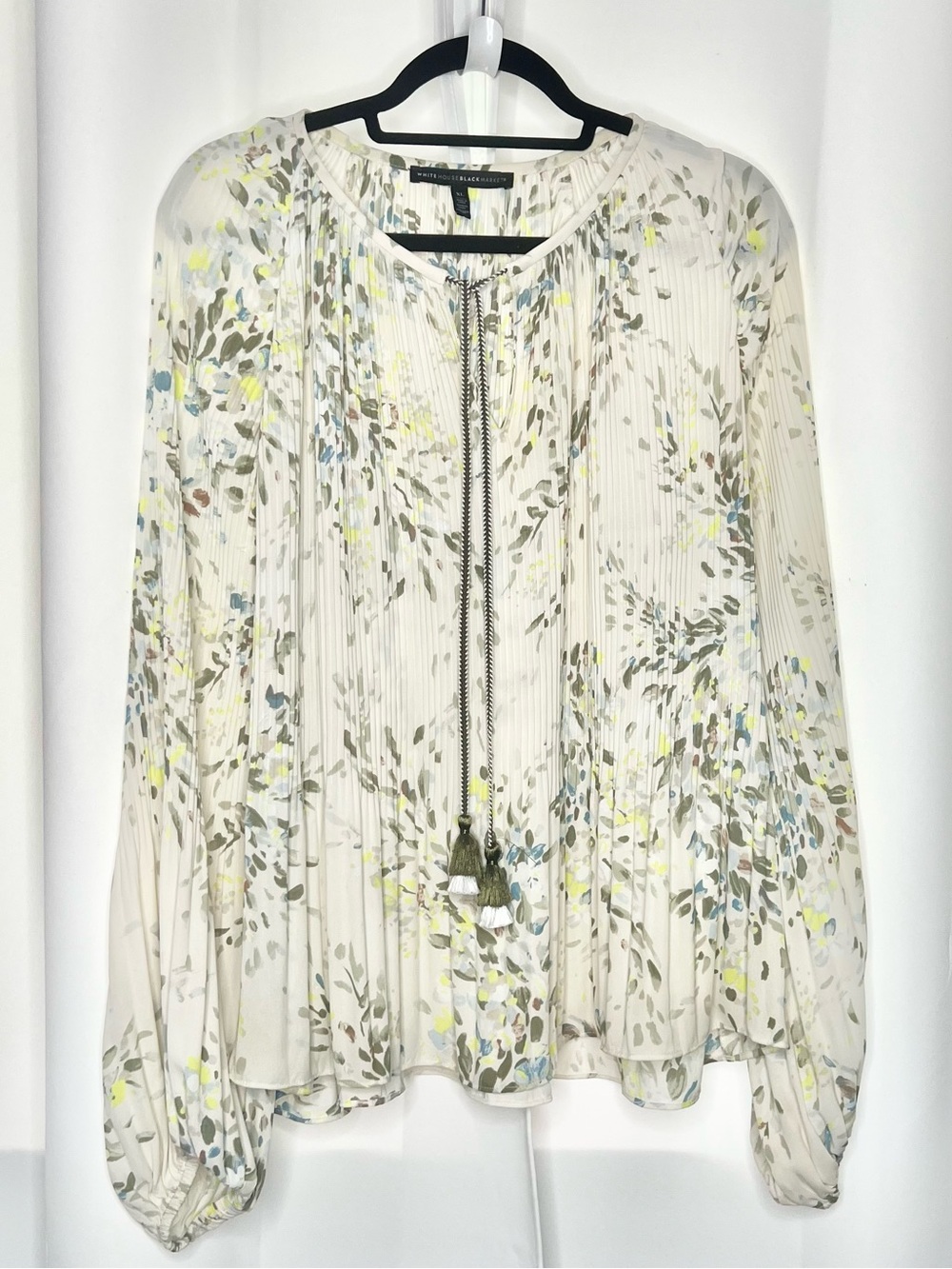 WHITE HOUSE BLACK MARKET PLEATED FLORAL TASSEL TIE BLOUSE BOHO CHIFFON TOP